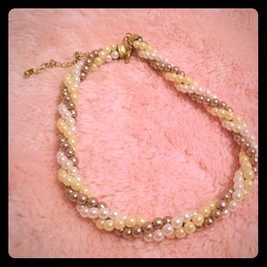 16-18” Faux pearl necklace